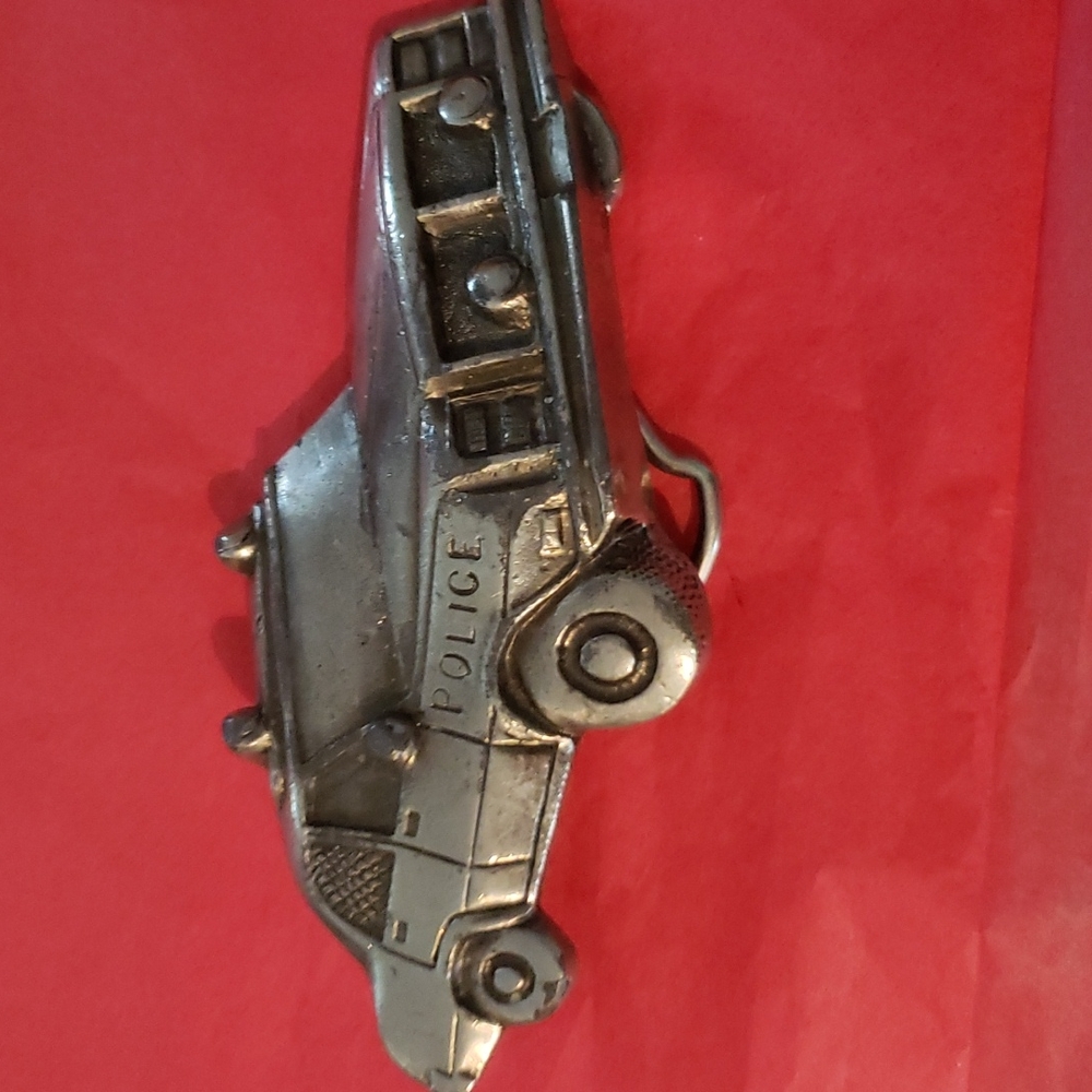 Police buckle